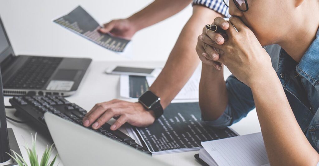 realizzare sito web aziendale, consulente riflette su come agire